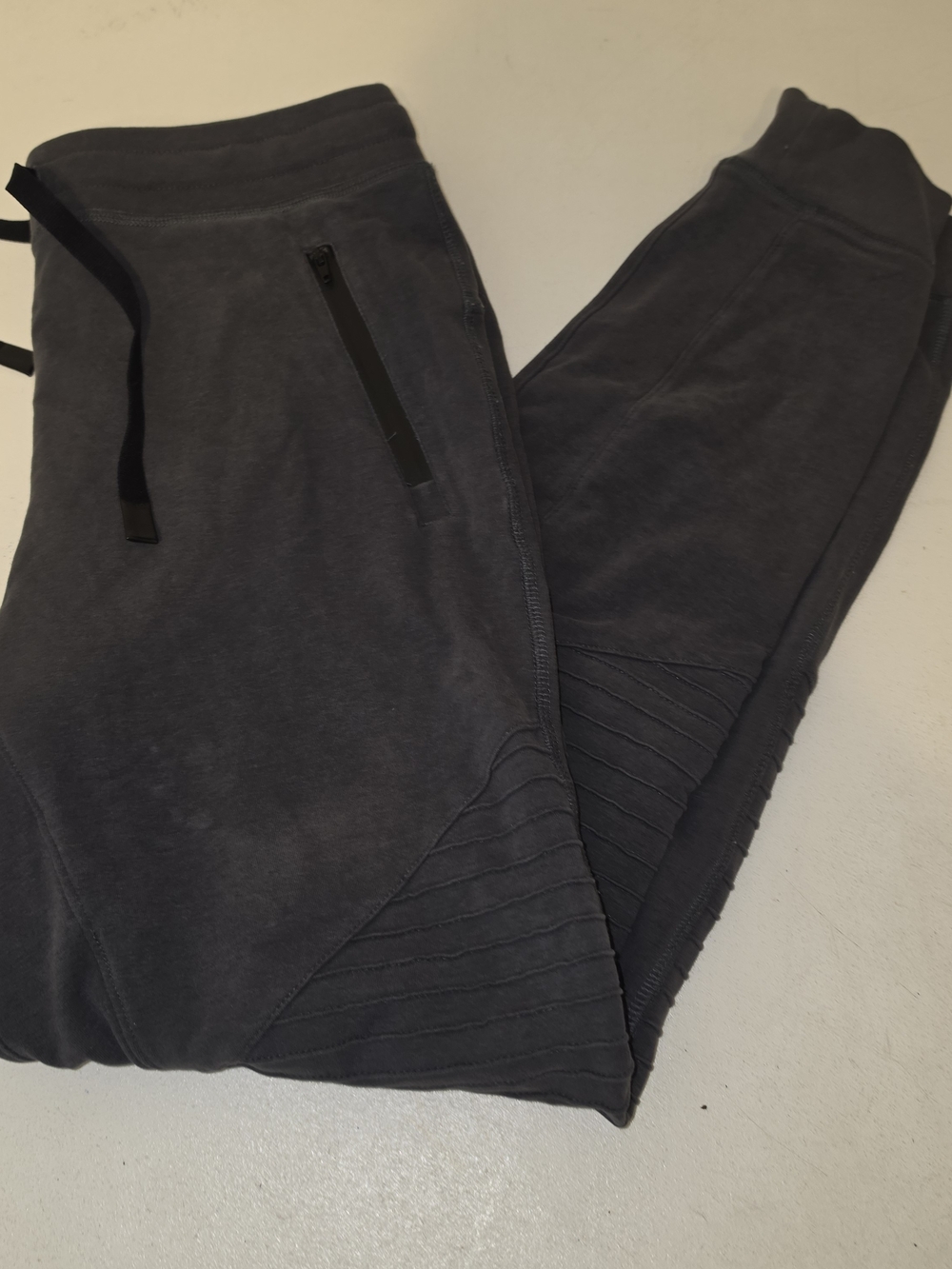 ALO Yoga Men's Charcoal Ribbed Knee Joggers